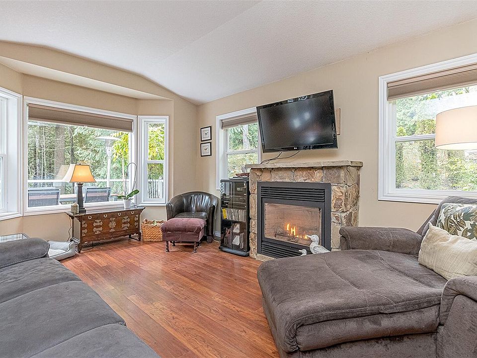 1st image of 350 Dogwood Dr