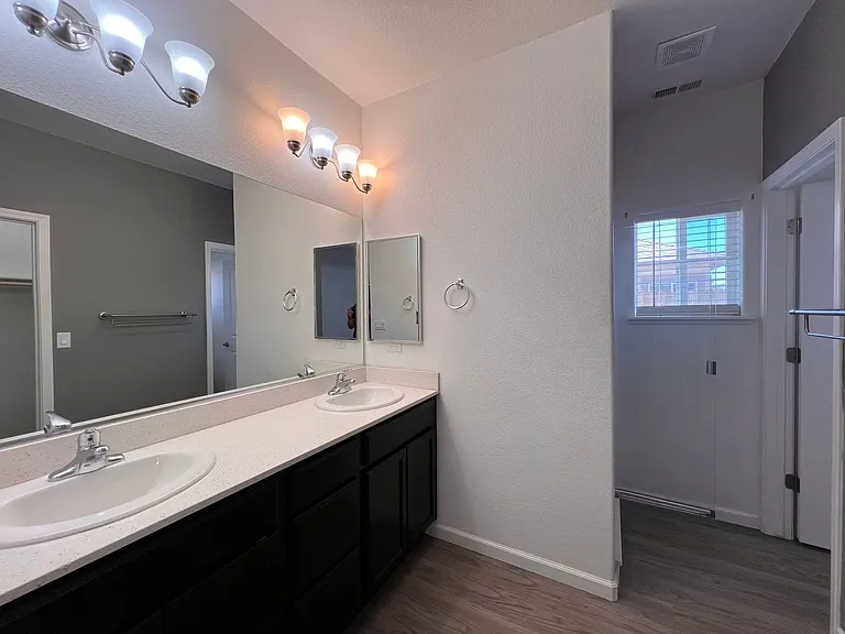 2209 Windrow Dr — Photo 19
