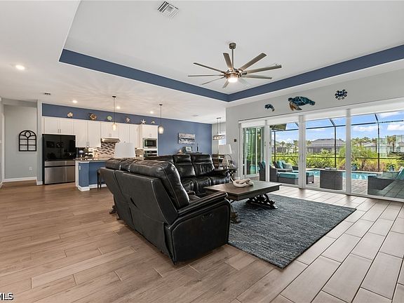 5th image of 15494 Hackberry Ct