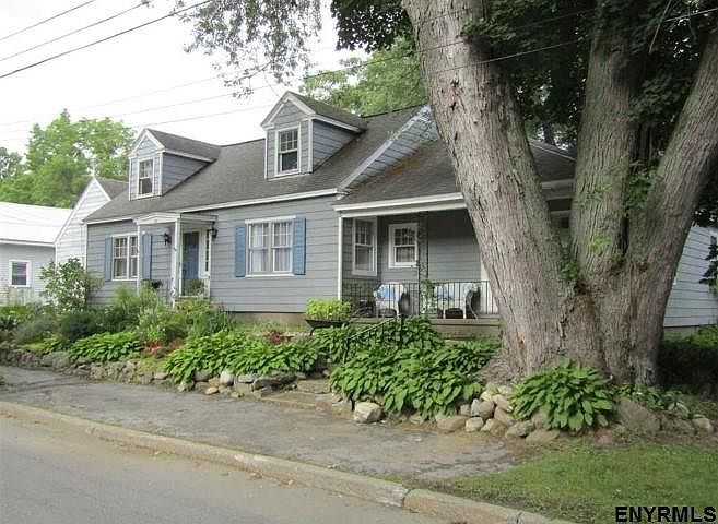 1st image of 25 N Oak St
