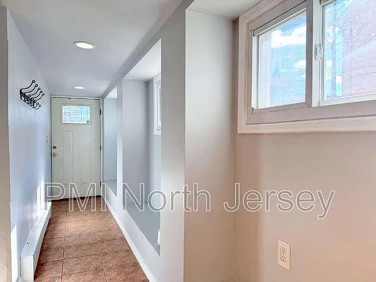 227 Washington Ave — Photo 4