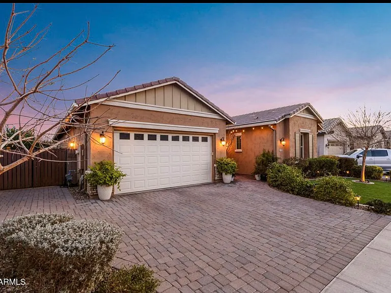 20551 E Mayberry Rd — Photo 2