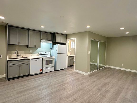3rd image of 7102 1/2 S Figueroa St #7102-1/2
