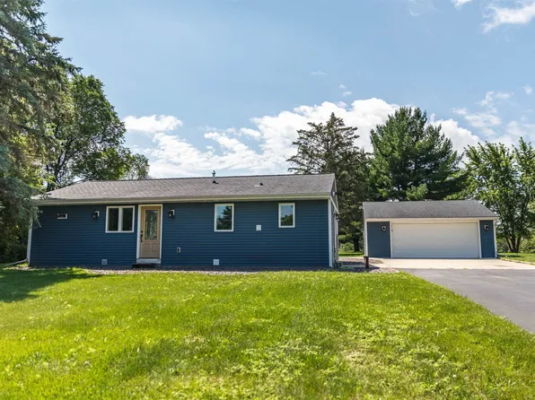 315 Fish Ln, Oxford, WI 53952