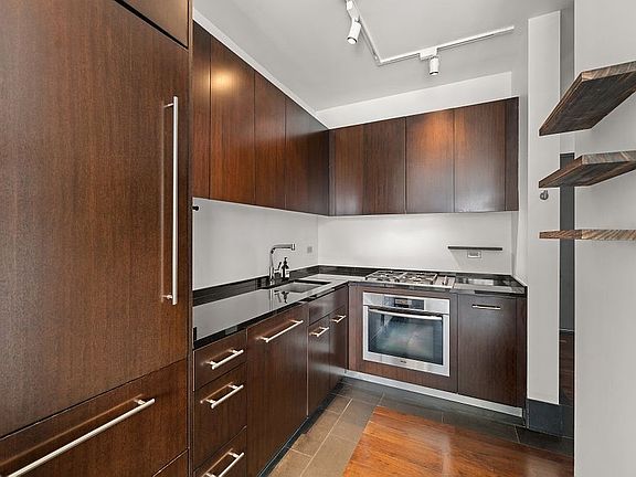 3rd image of 40 Broad St #Ph1f