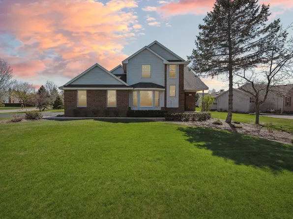 13732 Monarch Dr, South Lyon, MI 48178