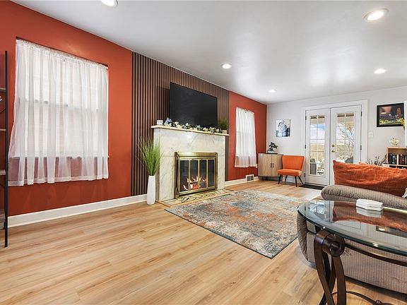 3rd image of 1315 Bower Hill Rd