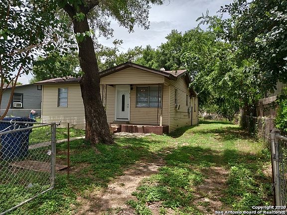 4th image of 315 Precious St