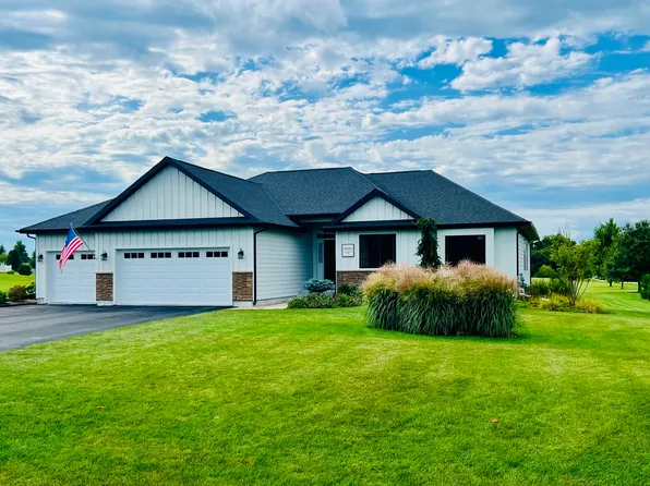 10031 E Shagbark Ln, Rochelle, IL 61068