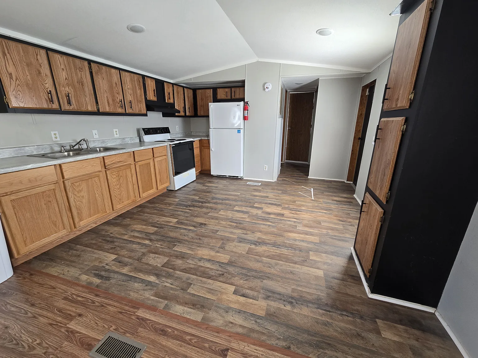 3 bed, 1216 sqft, $1,350 — Photo 3
