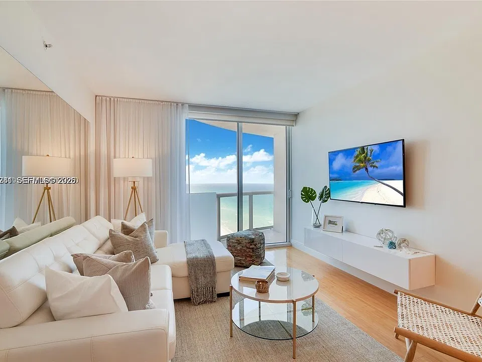 6365 Collins Ave #2810