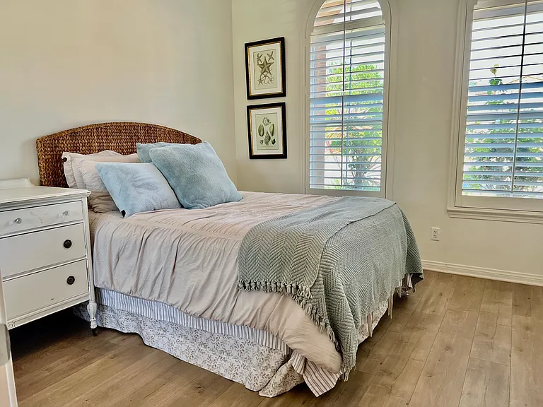 Bedroom 2 with Queen bed