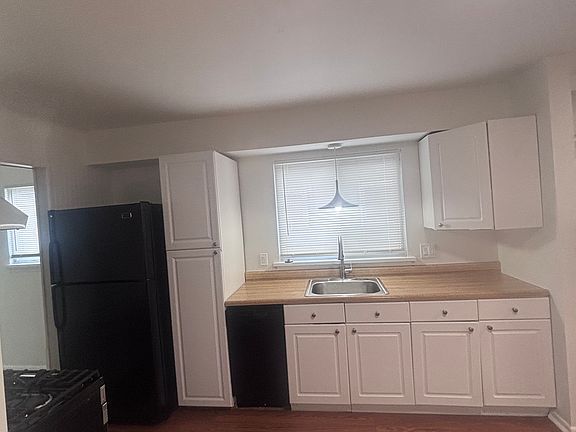 3rd image of 1636 E Woodruff Ave