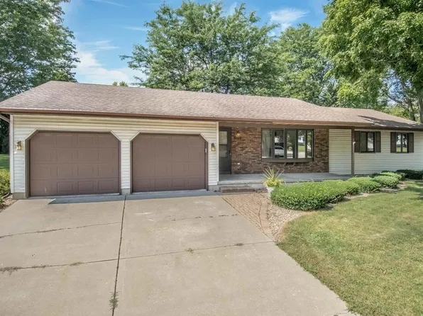 1003 South Holiday Drive, Waunakee, WI 53597