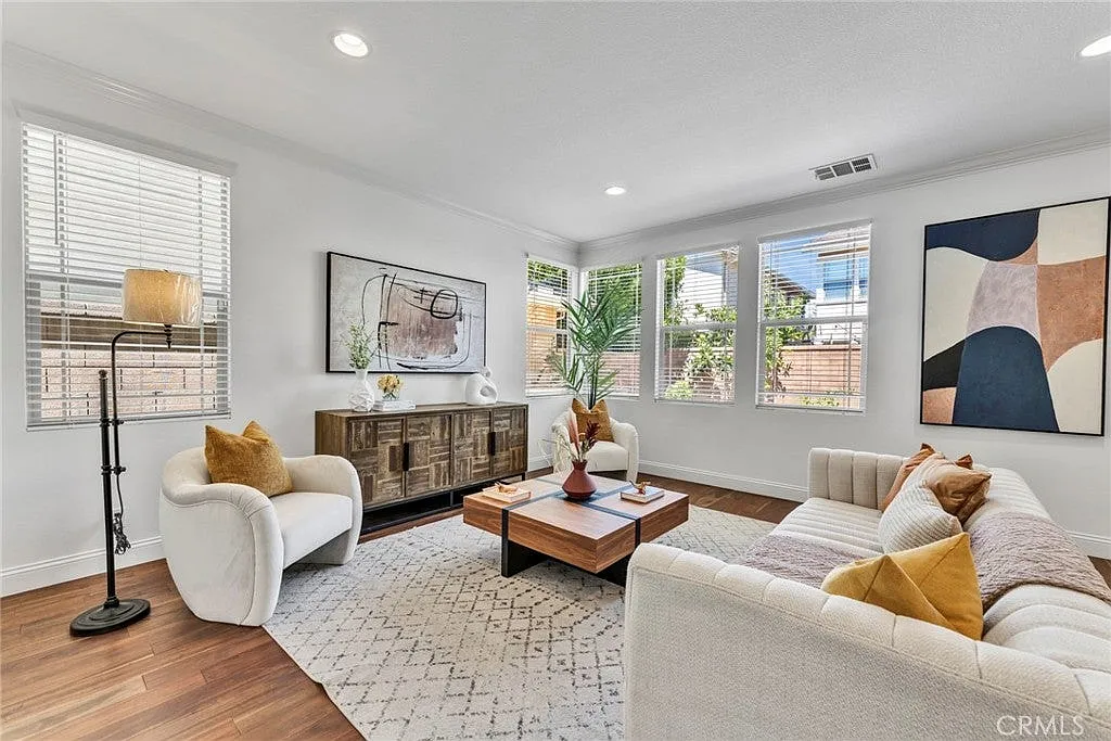 4 bed, 2457 sqft, $6,500 — Photo 2