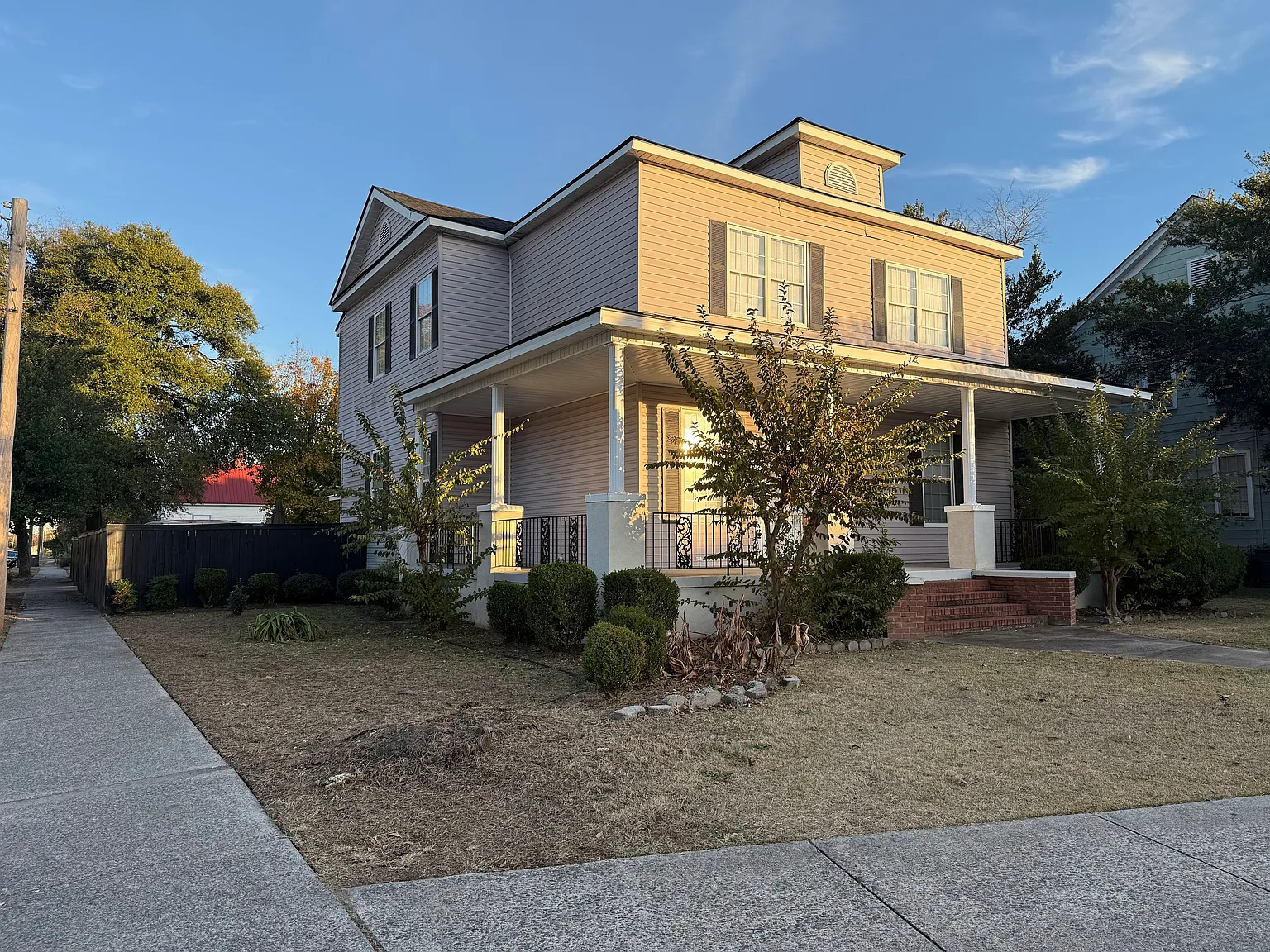 4 bed, 3.5 bath, 2928 sqft, $1,000 — Photo 1