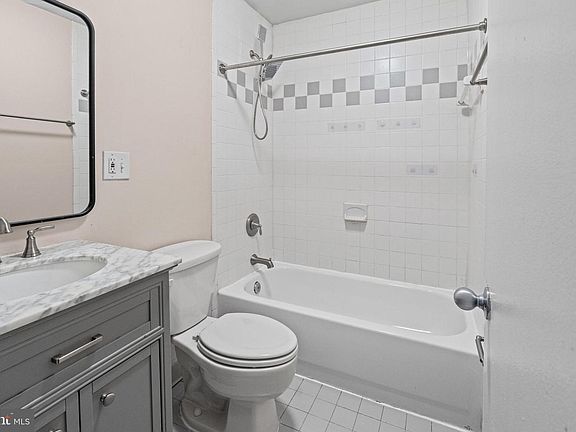 4th image of 2217 Linden Ave