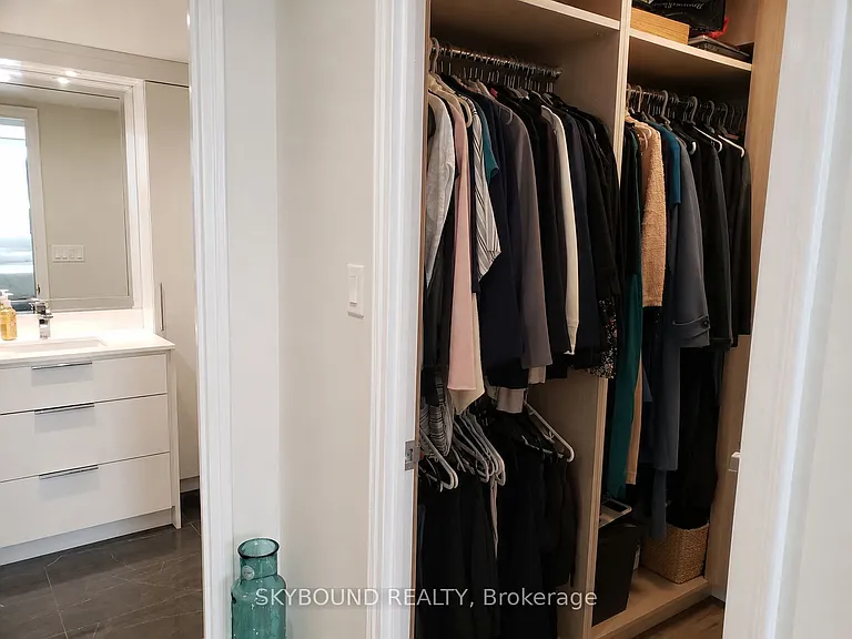 1360 Rathburn Rd E #1705 — Photo 29