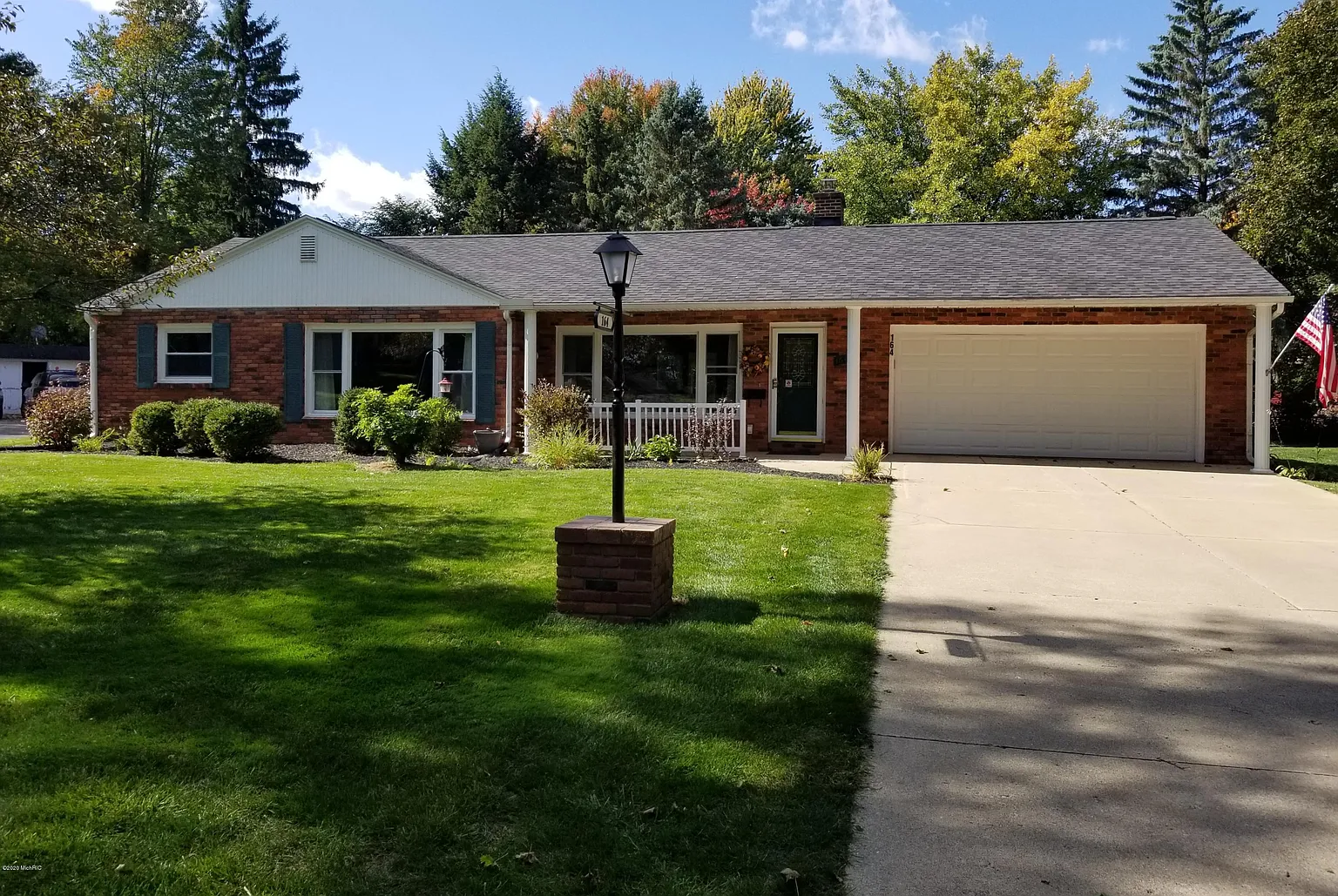 164 Budlong St photo 1