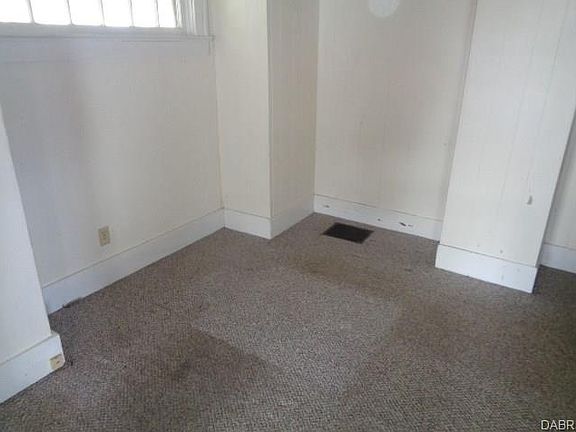 4th image of 837 Fountain St