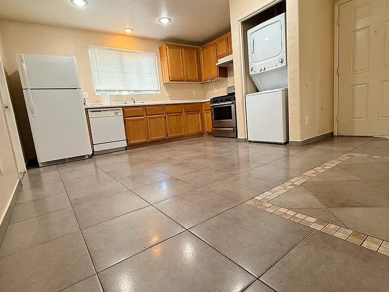 1249 Black Cherry St — Photo 4