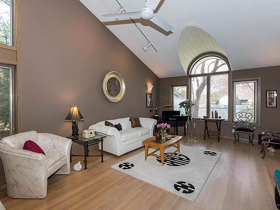 4th image of 2651 Brynwood Close