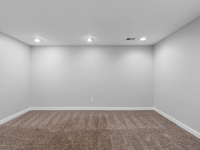 1050 S Monaco Pkwy #145 — Photo 21