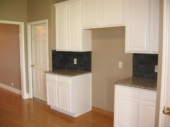 4th image of 1928 Thornberry Dr