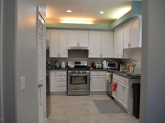 4th image of 2469 Montrose Ave Unit E