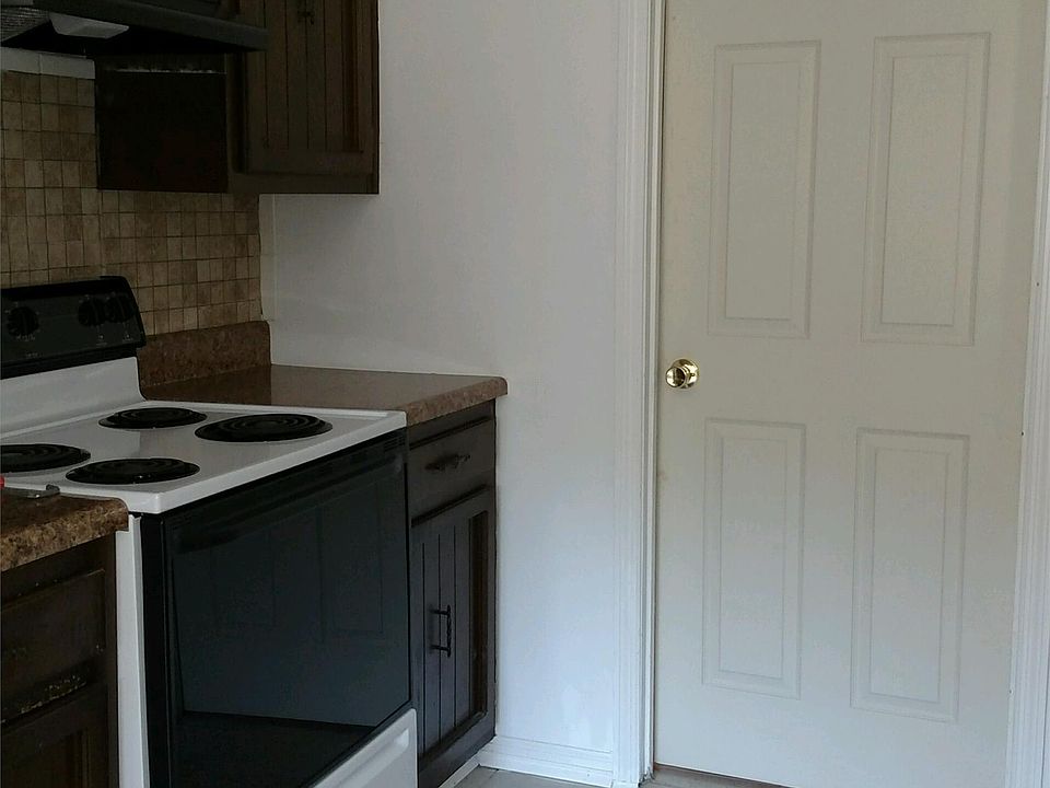 2nd image of 2203 Raintree Way