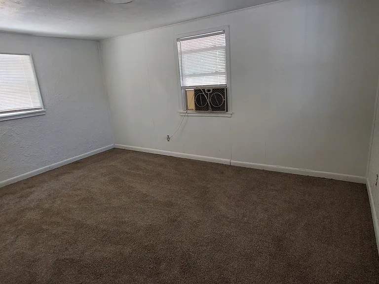 410 W 8th St #8 — Photo 3