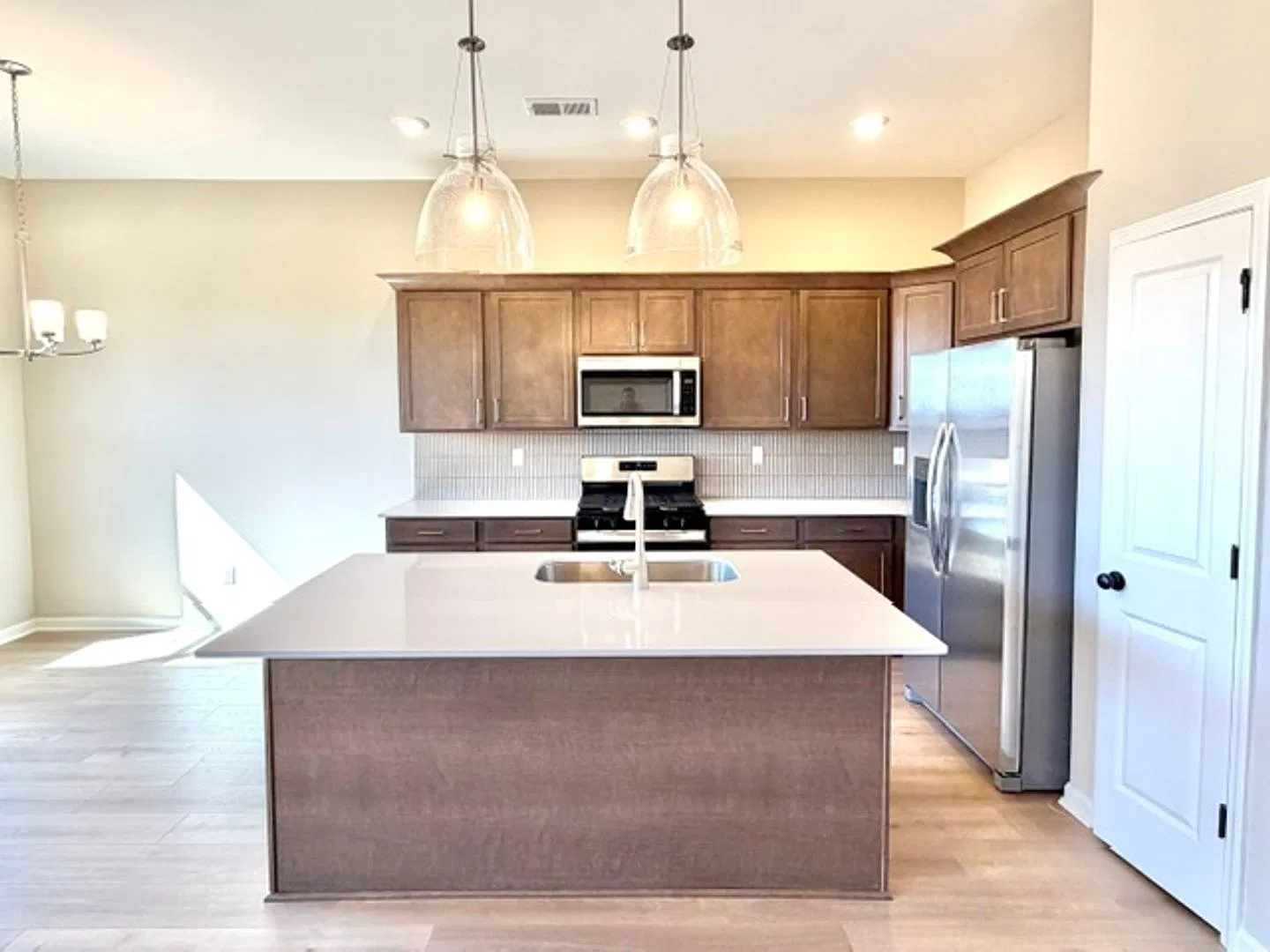 GreenWillow Dr220 — Photo 4