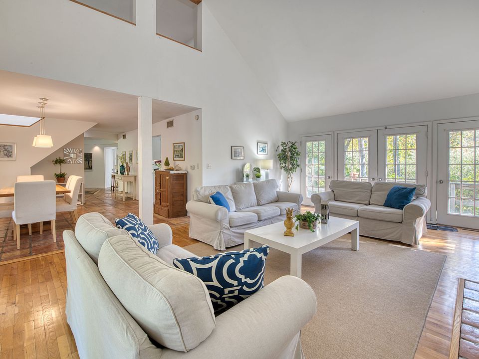 165 Old Meeting House Rd, Westhampton Beach, NY 11978 MLS 369451