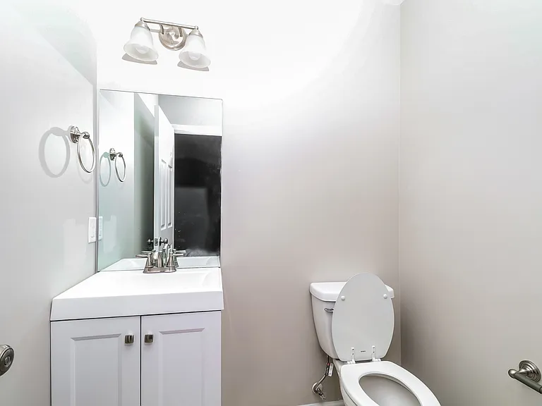 440 Little Sycamore Ln — Photo 12