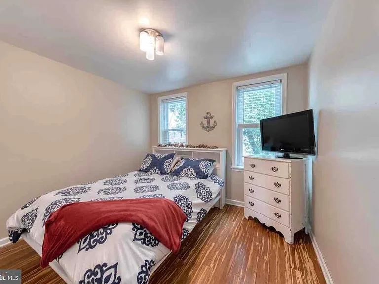 912 S Conkling St — Photo 10