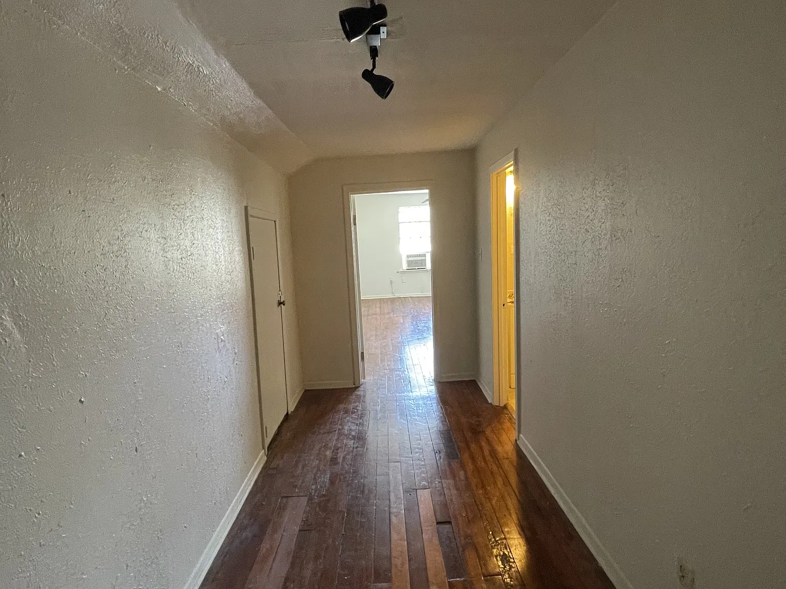 4219 Perrier - C — Photo 4