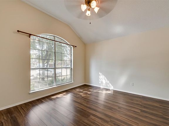 4th image of 620 Crestview Ct