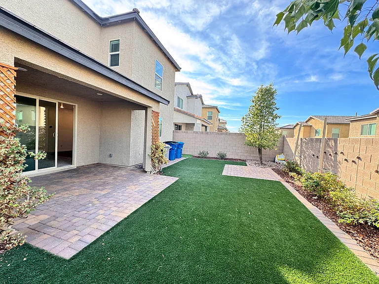 2711 Lindsey Springs St — Photo 15
