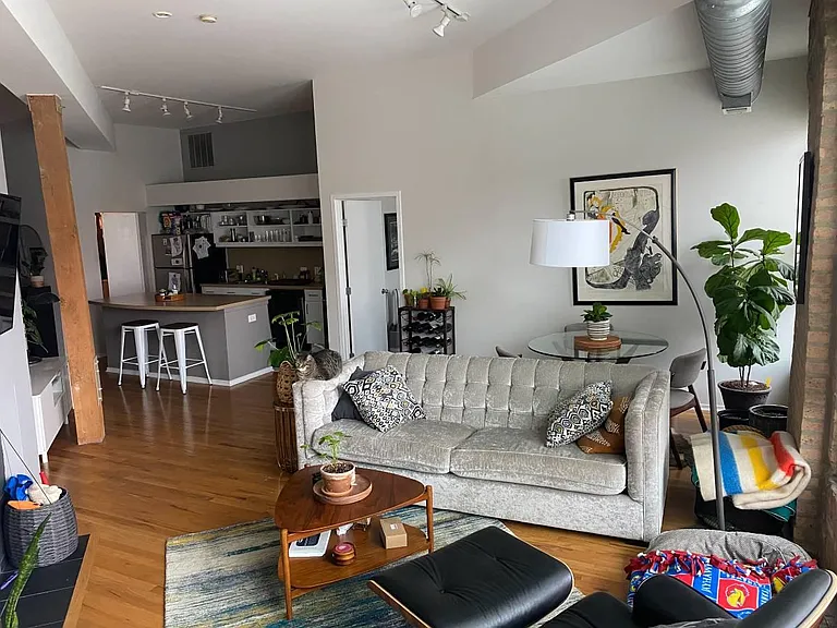 1855 N Oakley Ave #B — Photo 12