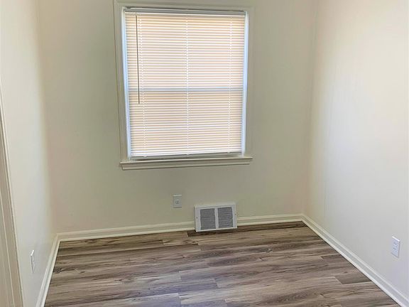 5th image of 744 E Bernhard Ave