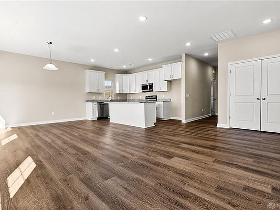 4th image of 131 Cobble Stone Ln