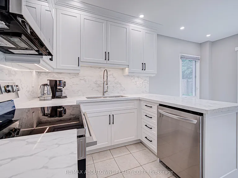 426 Parklane Rd — Photo 10