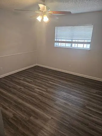 Alamo Apartments — Photo 11
