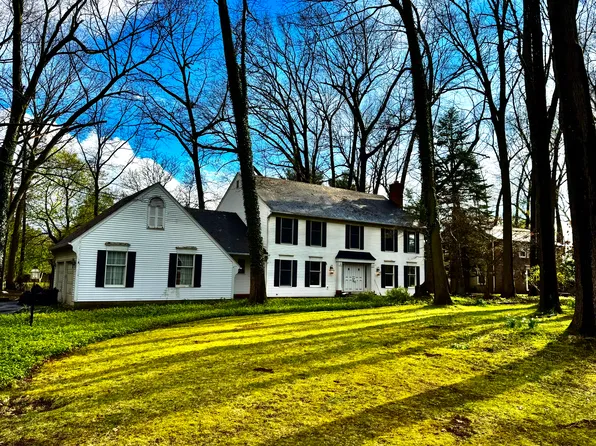 7 Park Forest Dr, Pittsford, NY 14534