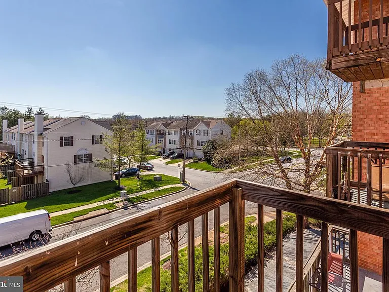 2500 Markham Ln — Photo 6