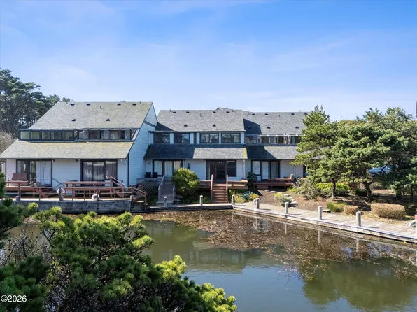 180 SE Highway 101 APT 17, Lincoln City, OR 97367