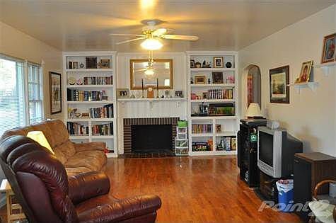 4th image of 218 Holly St