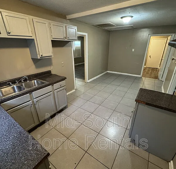 1604 Echles St — Photo 5