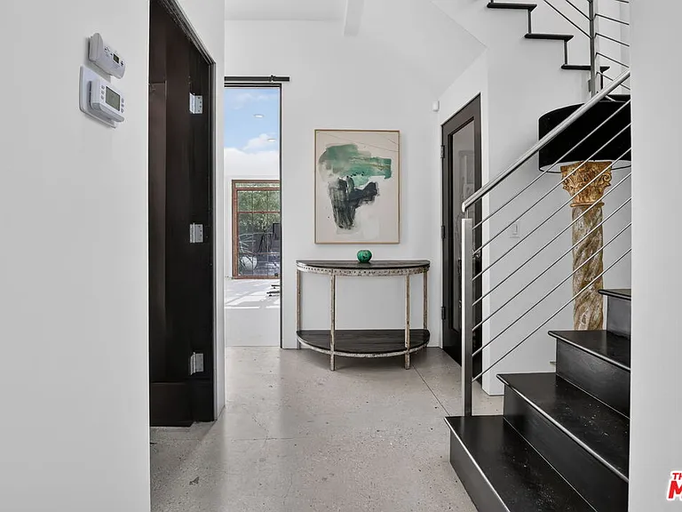 2425 Clement Ave — Photo 22
