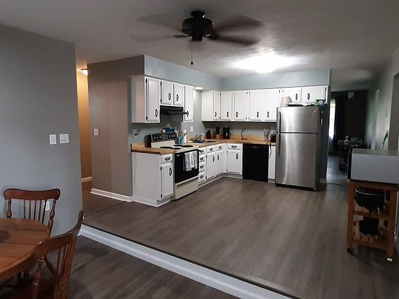3rd image of 1095 Stone Dr